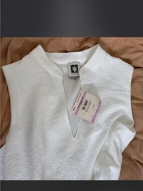Anne Klein White Textured V-Neck Sleeveless Top